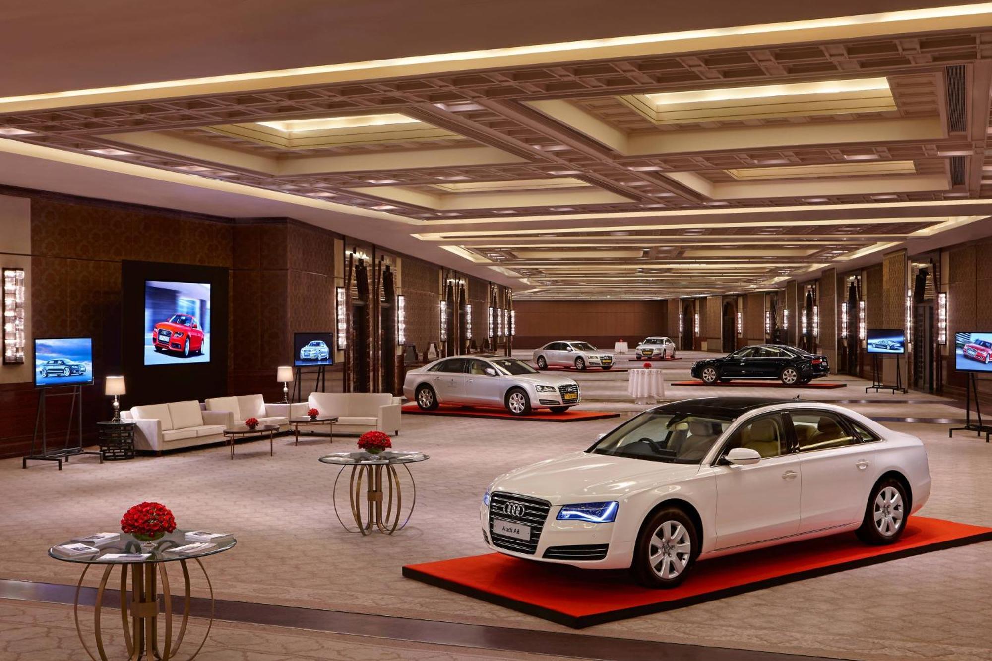 Itc Grand Chola, A Luxury Collection Hotel, Chennai Exterior foto Audi showroom in India