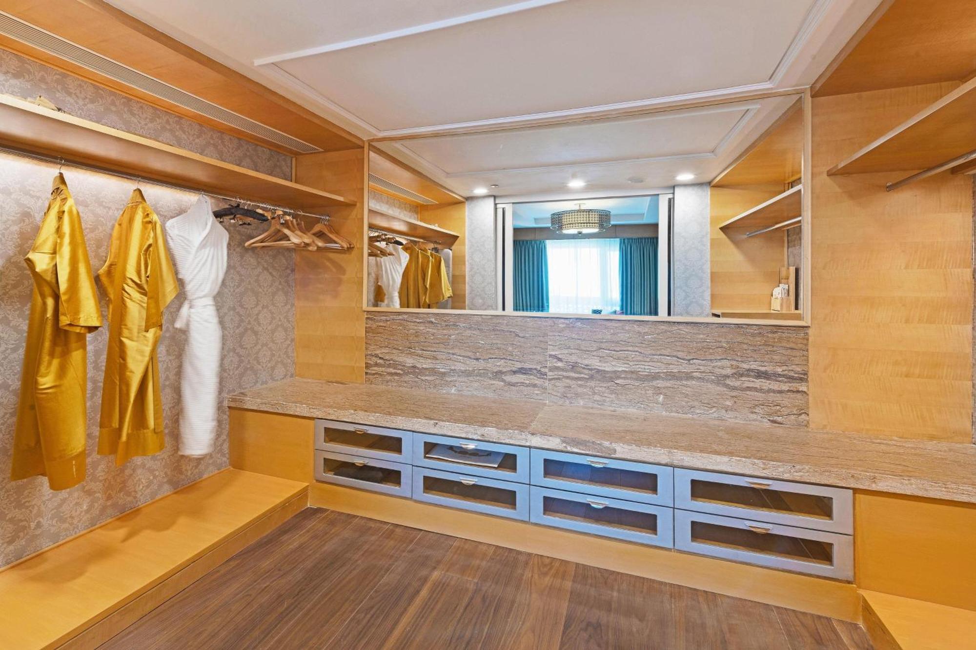 Itc Grand Chola, A Luxury Collection Hotel, Chennai Exterior foto A walk-in closet