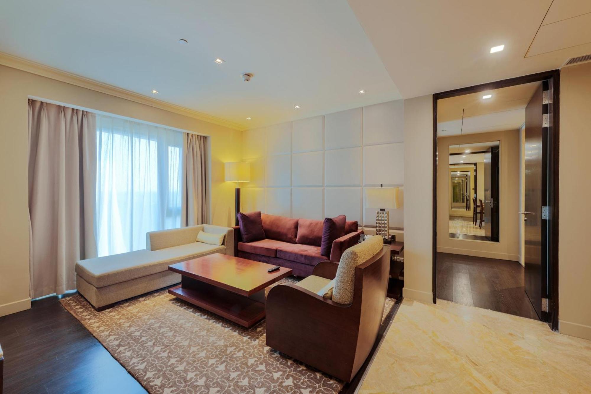 Itc Grand Chola, A Luxury Collection Hotel, Chennai Exterior foto A living room in a suite at the hotel