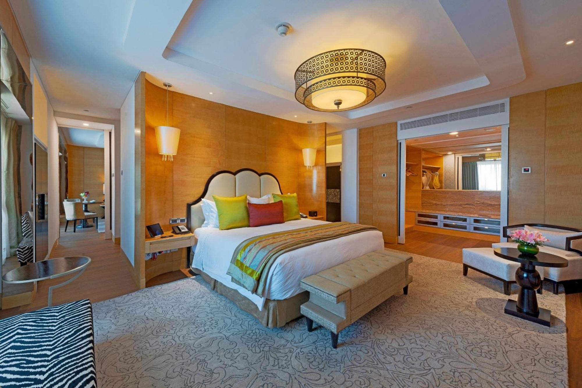 Itc Grand Chola, A Luxury Collection Hotel, Chennai Exterior foto A bedroom at the Shangri-La Hotel, Kuala Lumpur